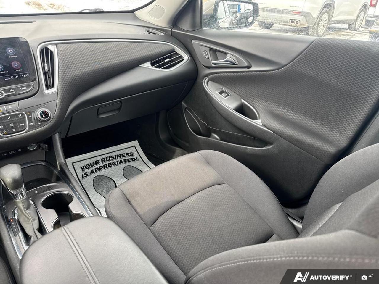 2023 Chevrolet Malibu 1LT   HTD SEATS   APPLE CARPLAY   REMOTE START Photo