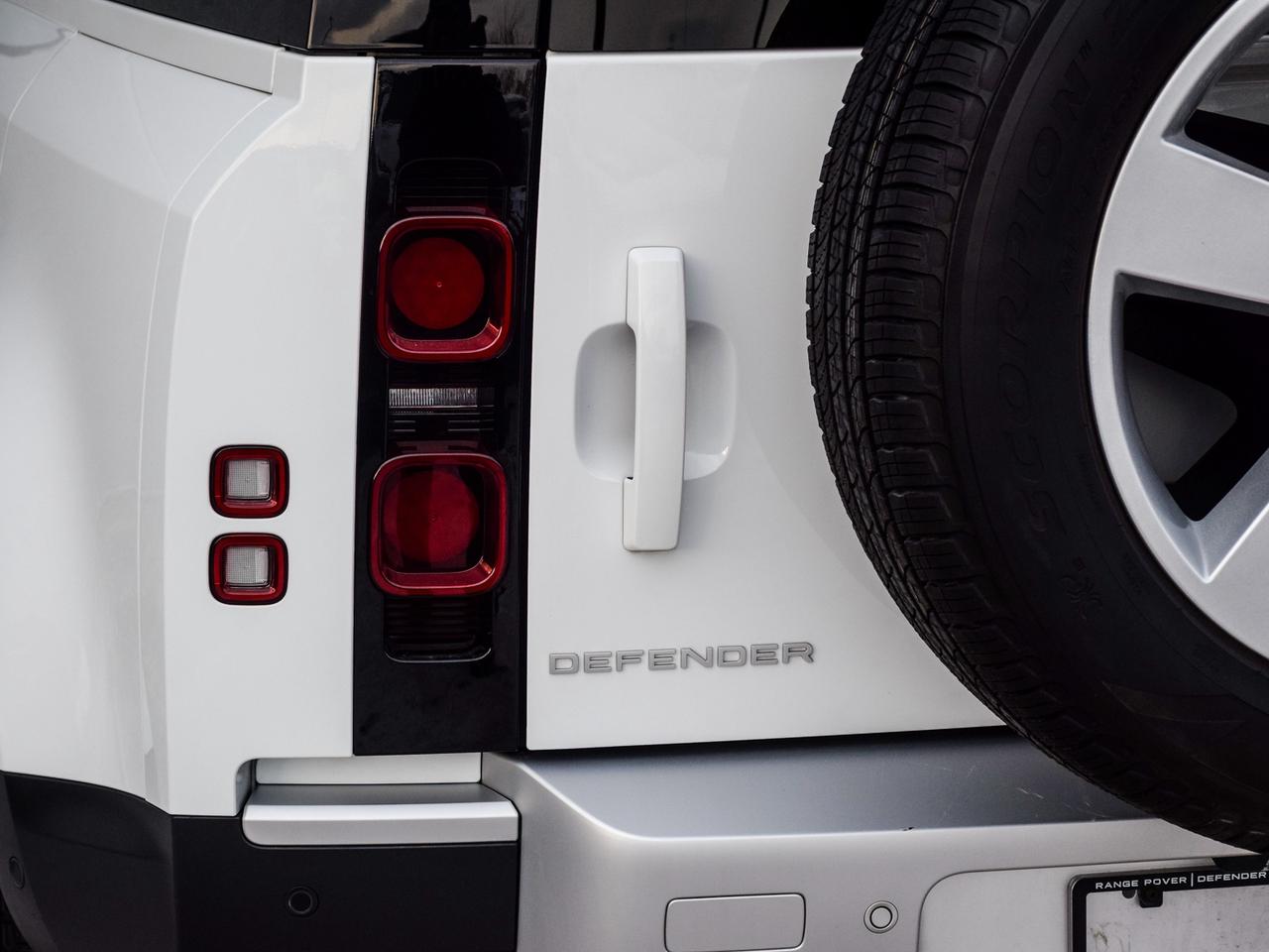 2024 Land Rover Defender 110 P300 S Photo