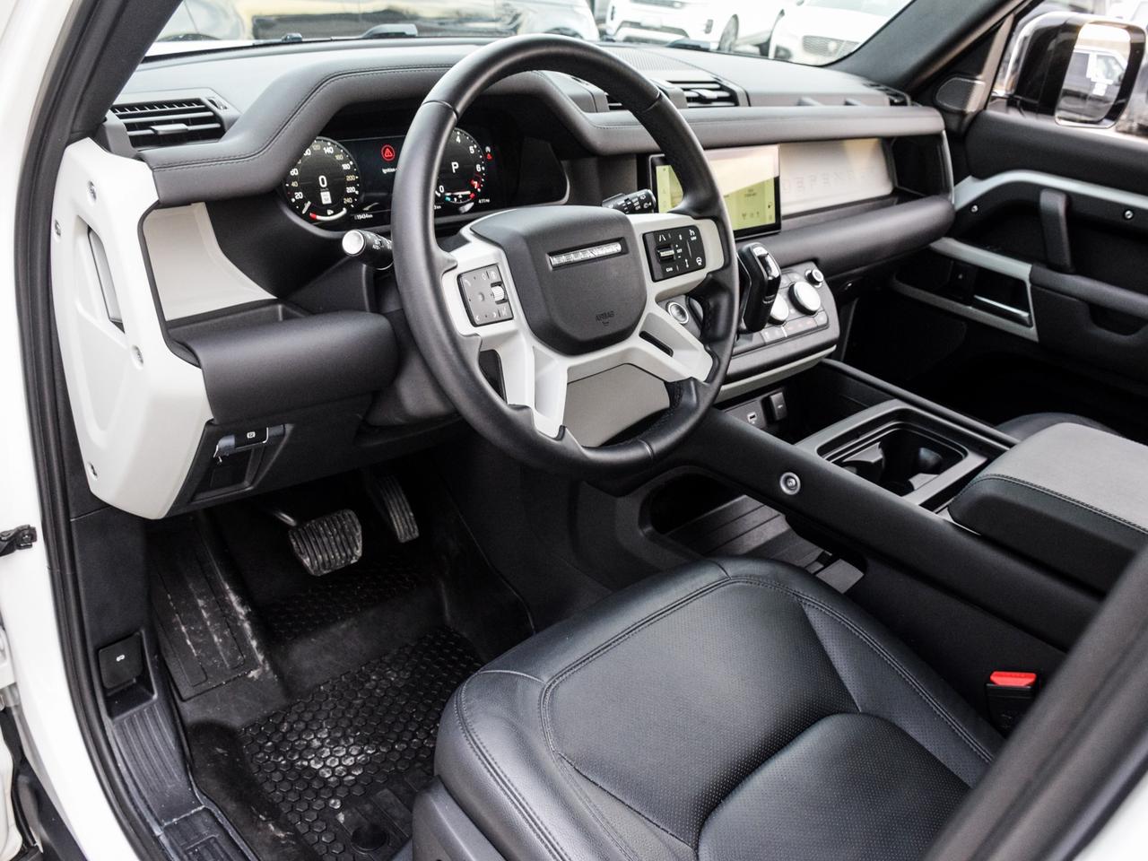 2024 Land Rover Defender 110 P300 S Photo