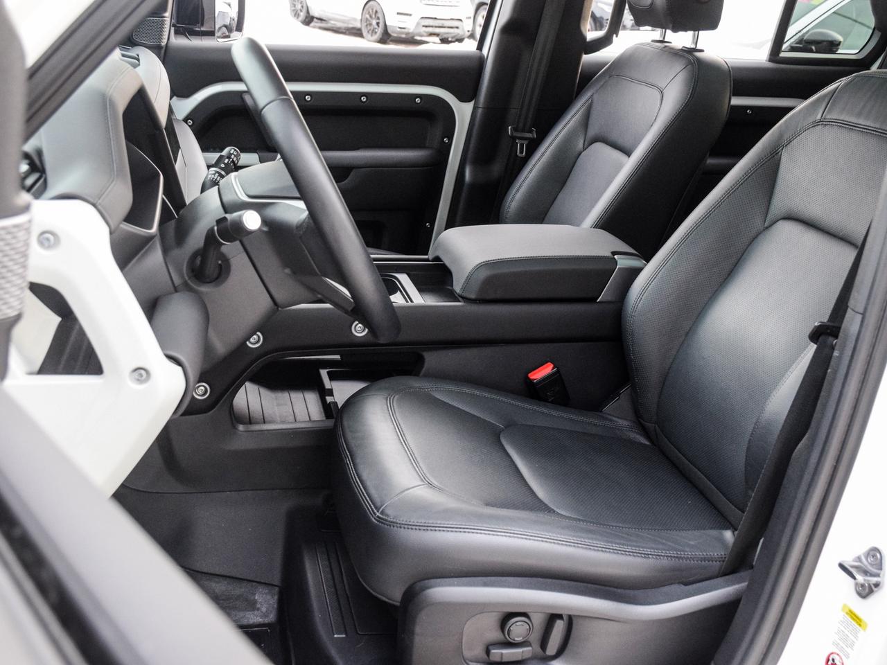 2024 Land Rover Defender 110 P300 S Photo