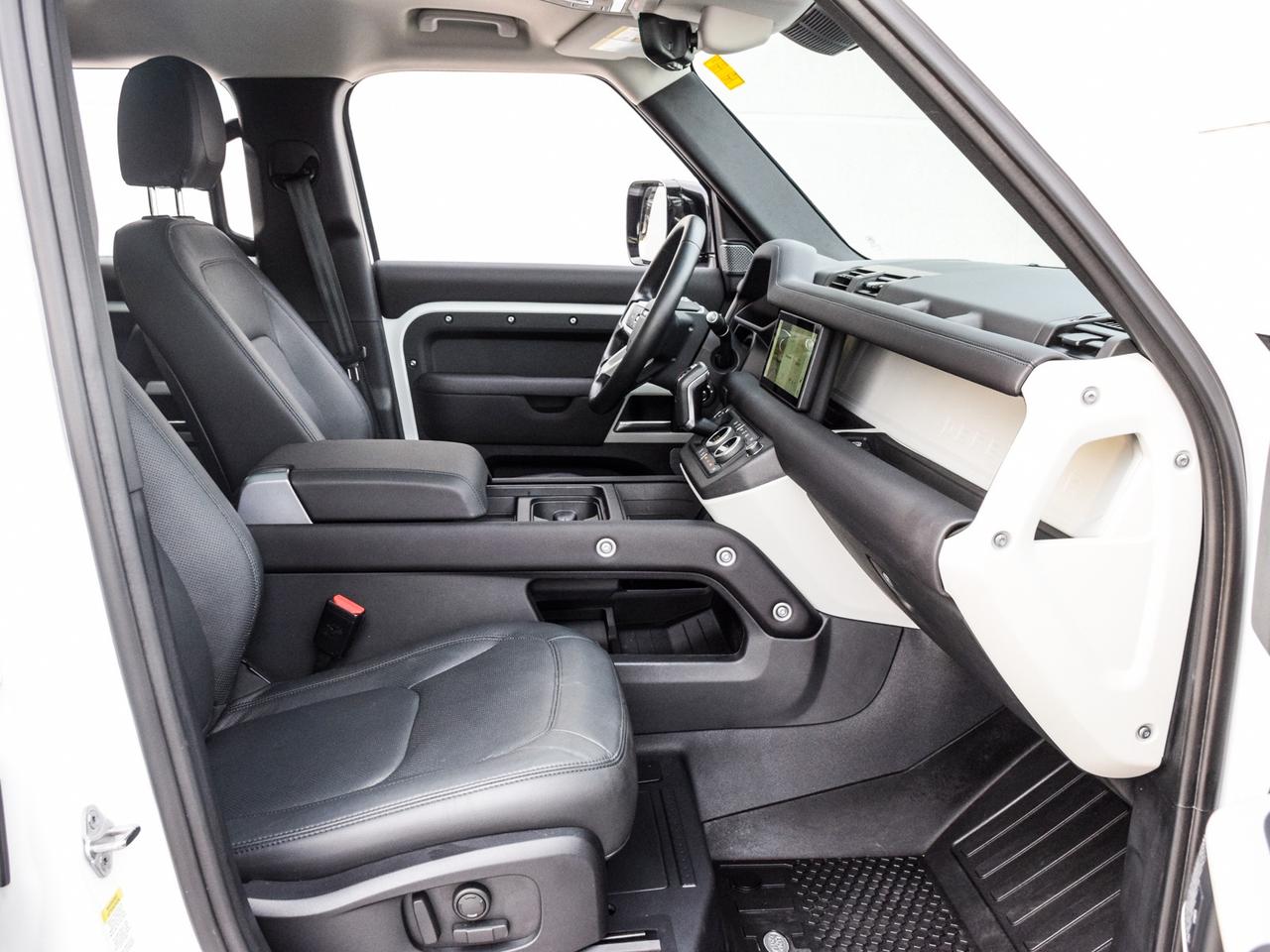 2024 Land Rover Defender 110 P300 S Photo