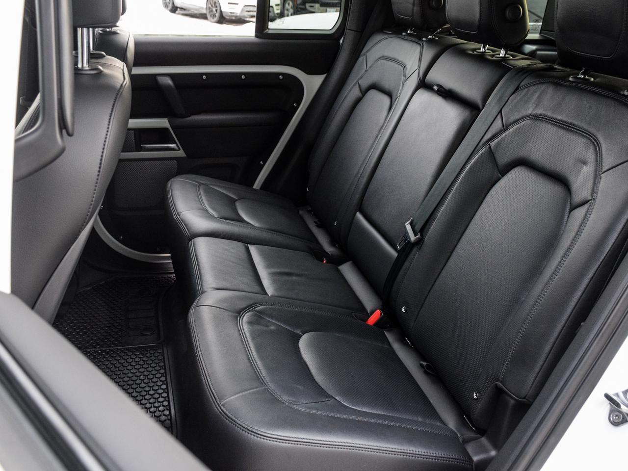 2024 Land Rover Defender 110 P300 S Photo