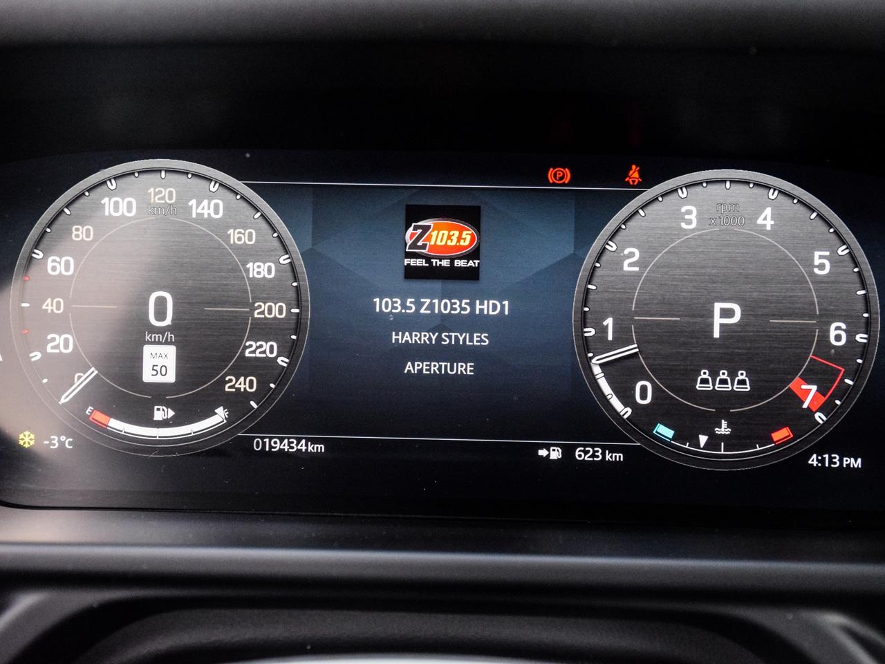 2024 Land Rover Defender 110 P300 S Photo