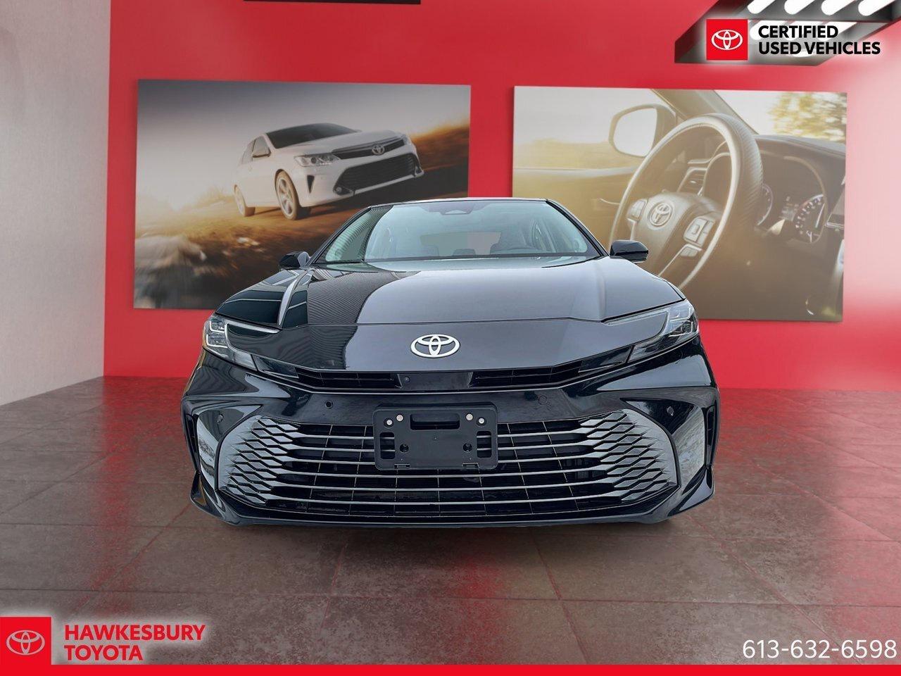 2026 Toyota Camry HYBRID XLE AWD Photo2