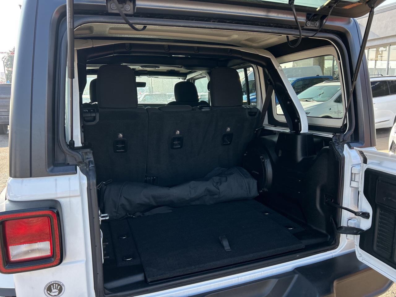 2018 Jeep WRANGLER UNLIMITED Sahara w/V6, Navigation, Heated Seats, RemoteStart Photo