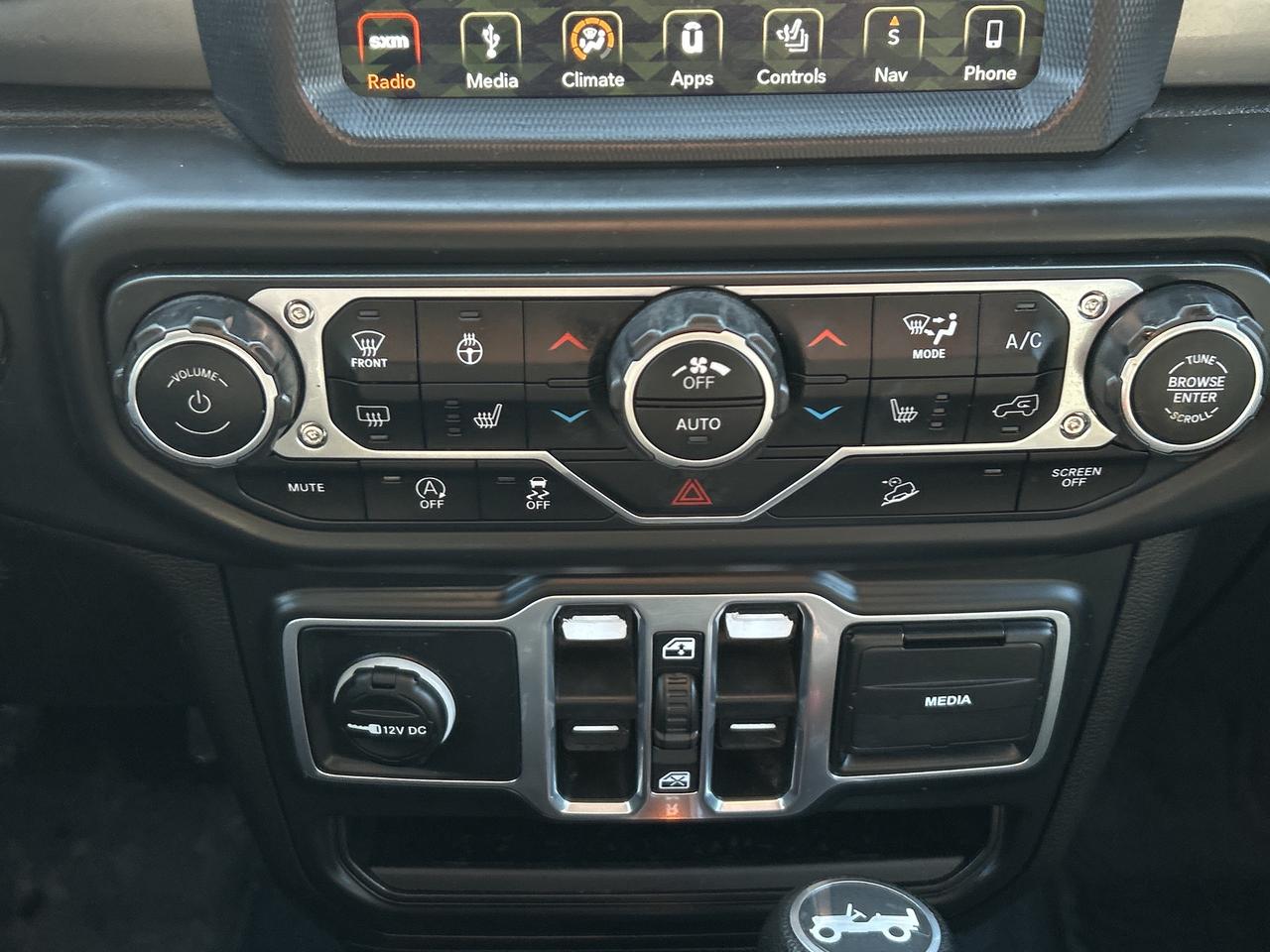 2018 Jeep WRANGLER UNLIMITED Sahara w/V6, Navigation, Heated Seats, RemoteStart Photo