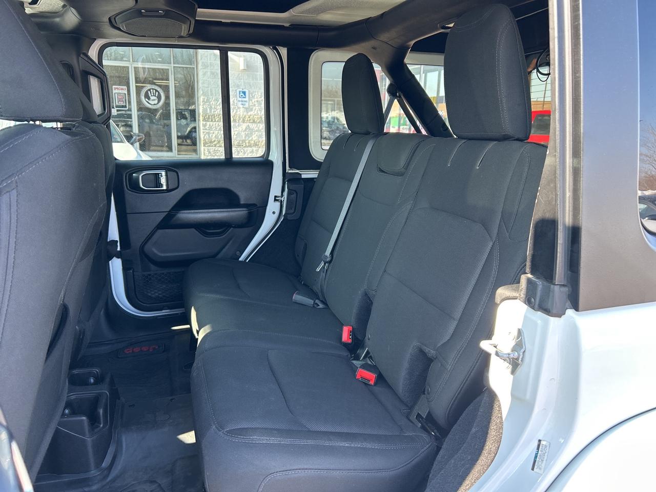 2018 Jeep WRANGLER UNLIMITED Sahara w/V6, Navigation, Heated Seats, RemoteStart Photo