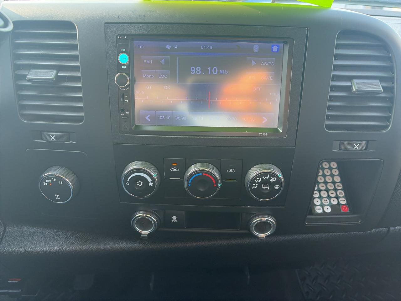 2011 Chevrolet Silverado 1500 LT- 4X4-CLEAN- 5.3L Photo