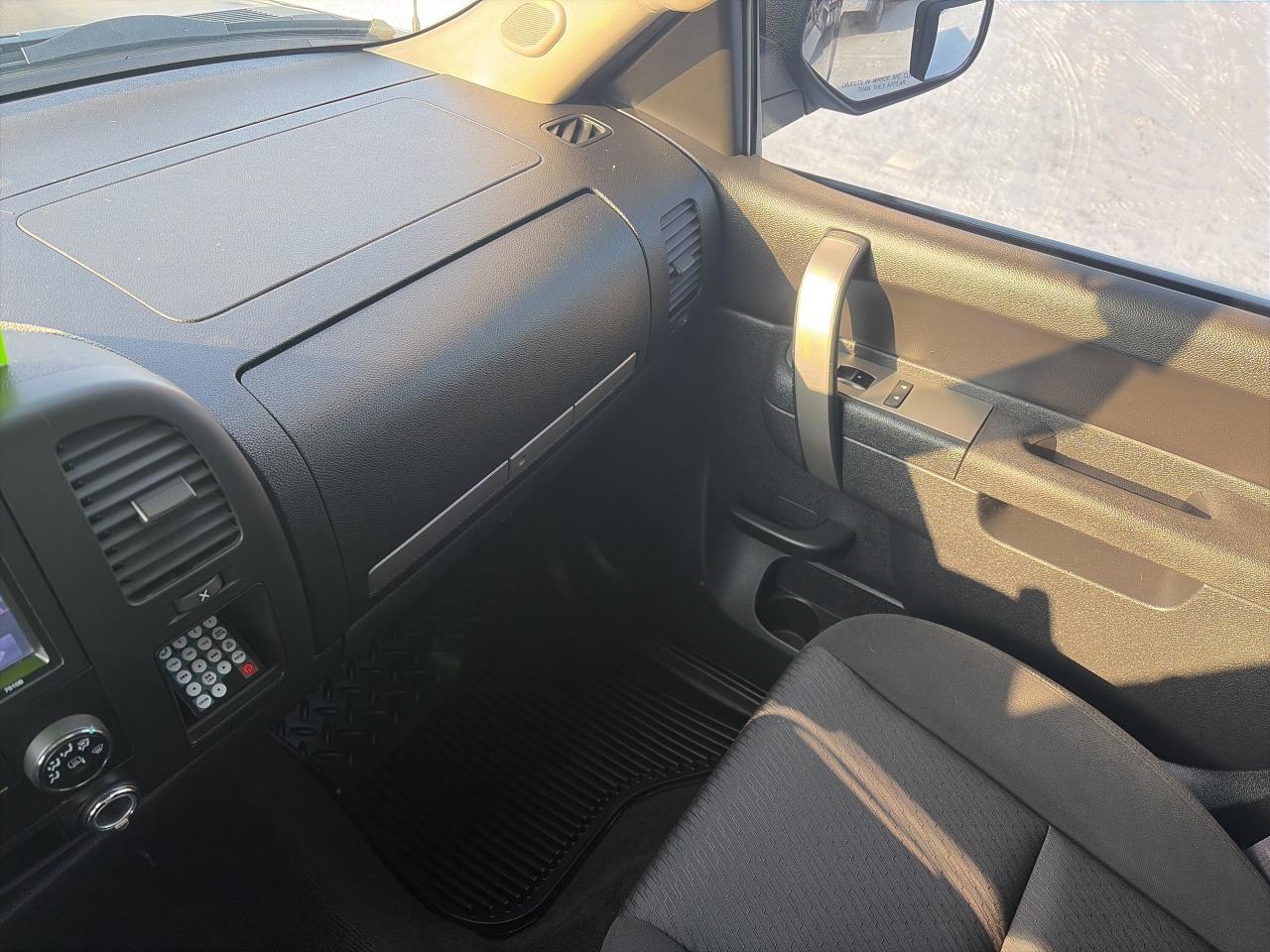 2011 Chevrolet Silverado 1500 LT- 4X4-CLEAN- 5.3L Photo