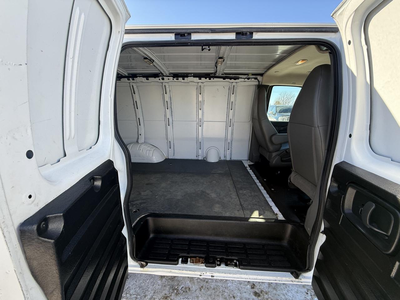 2019 Chevrolet Express RWD 2500 135 Photo