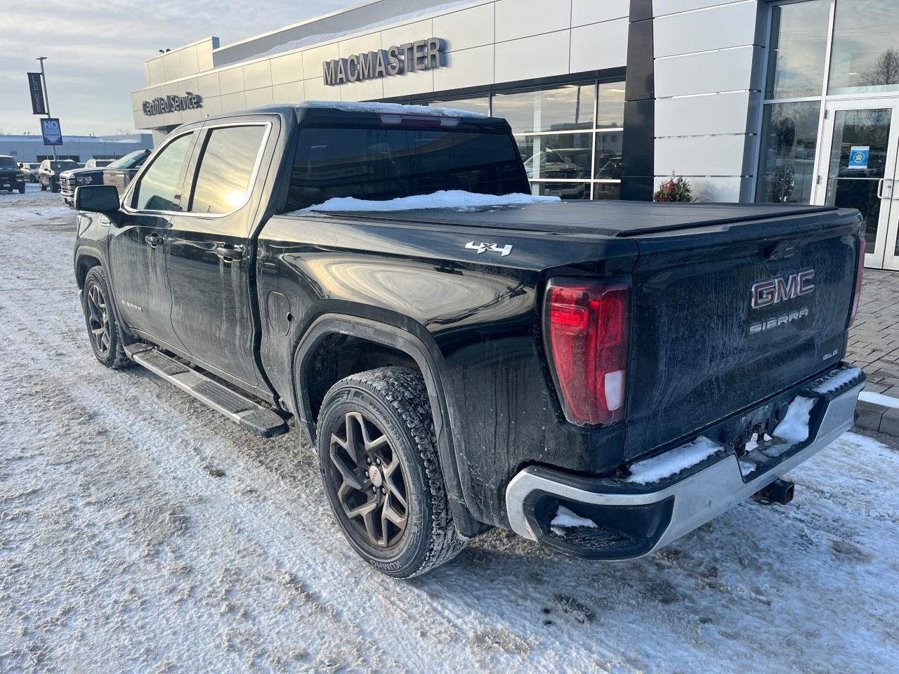 2023 GMC Sierra 1500 Crew Cab Short Box 4-Wheel Drive SLE Photo