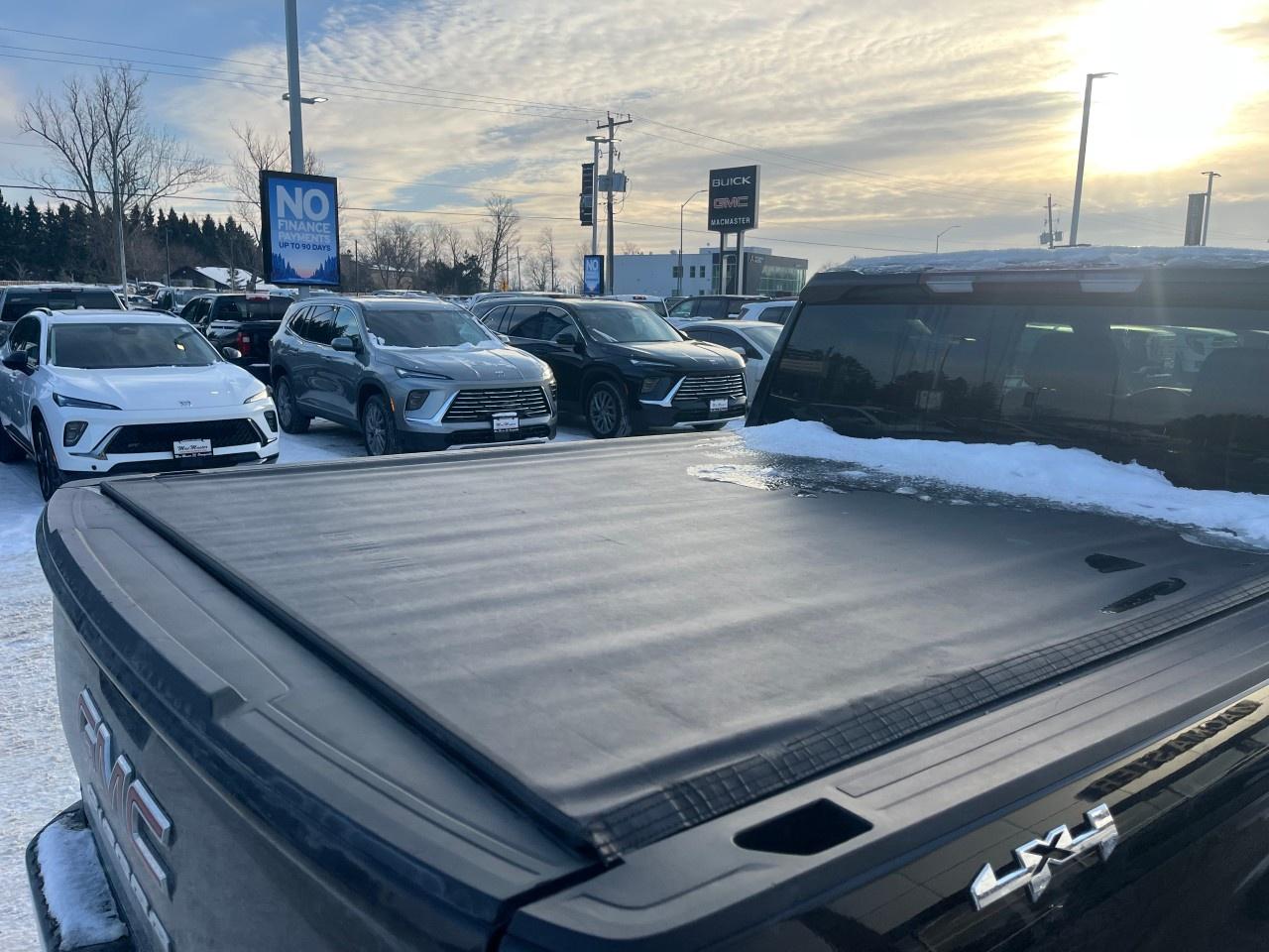 2023 GMC Sierra 1500 Crew Cab Short Box 4-Wheel Drive SLE Photo