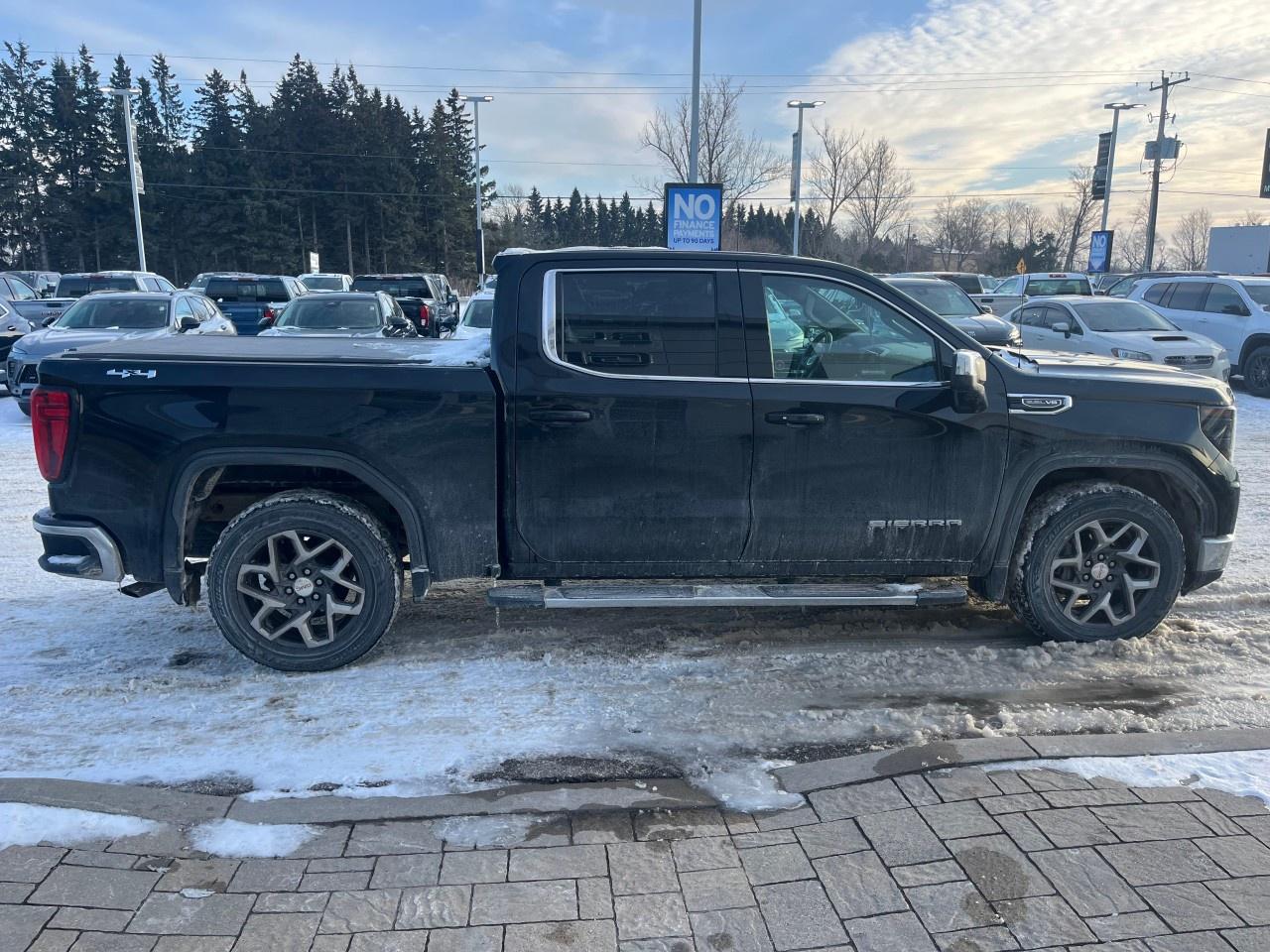 2023 GMC Sierra 1500 Crew Cab Short Box 4-Wheel Drive SLE Photo