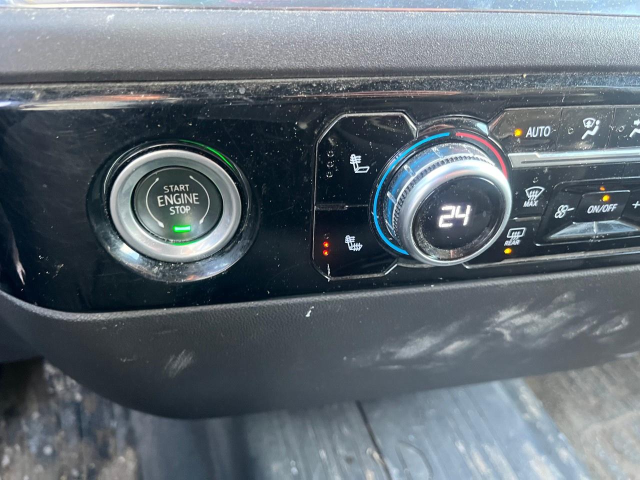 2023 GMC Sierra 1500 Crew Cab Short Box 4-Wheel Drive SLE Photo