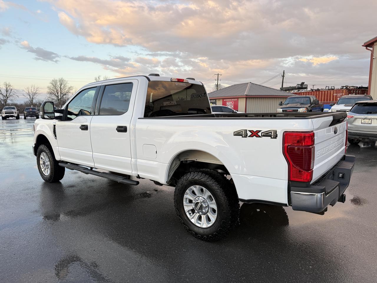 2022 Ford F-250 XLT 4WD Crew Cab GAS Photo