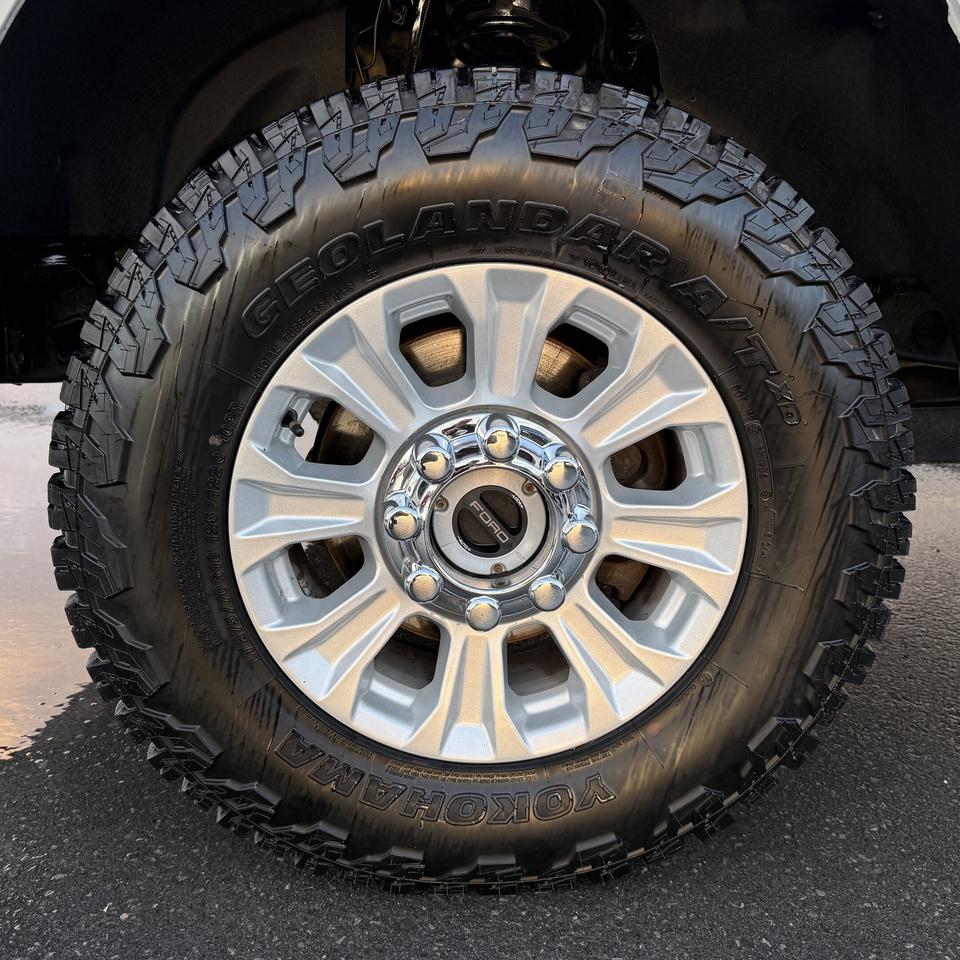 2022 Ford F-250 XLT 4WD Crew Cab GAS Photo