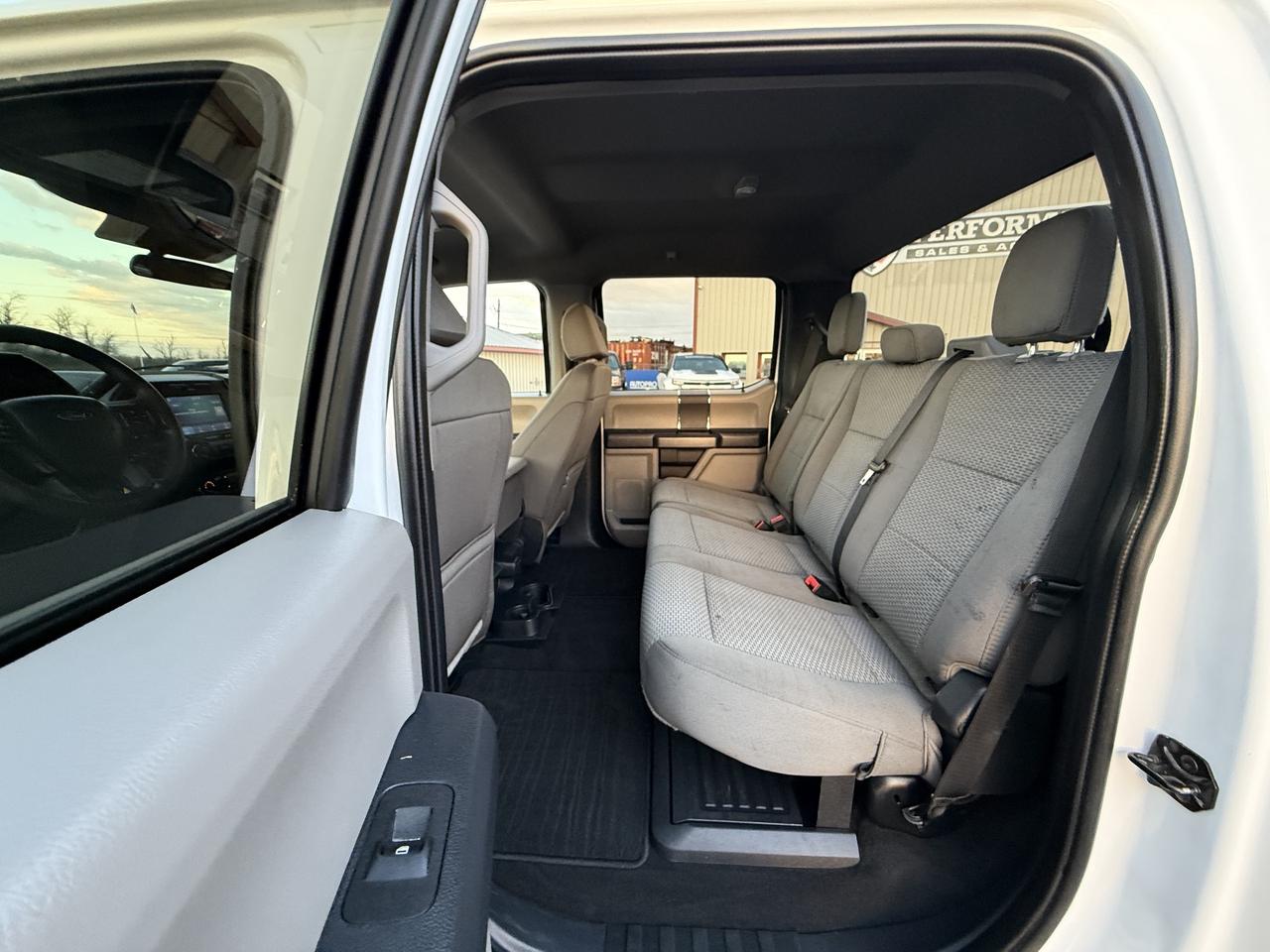 2022 Ford F-250 XLT 4WD Crew Cab GAS Photo