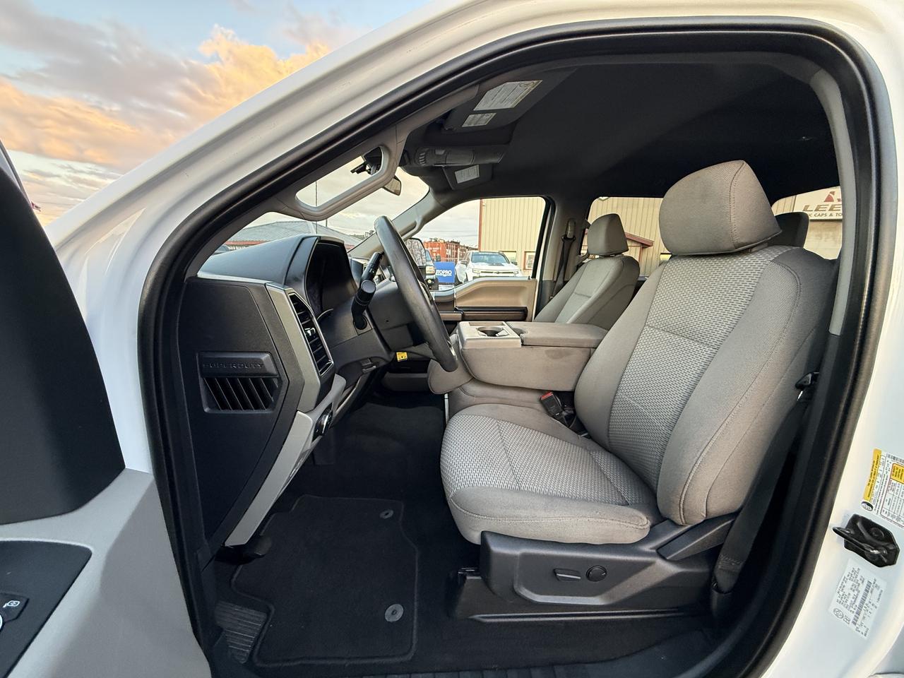 2022 Ford F-250 XLT 4WD Crew Cab GAS Photo