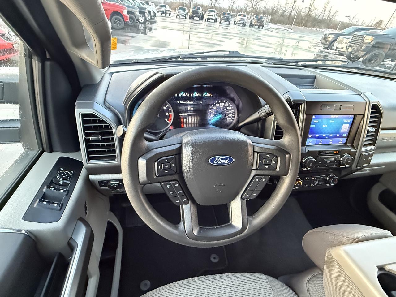 2022 Ford F-250 XLT 4WD Crew Cab GAS Photo