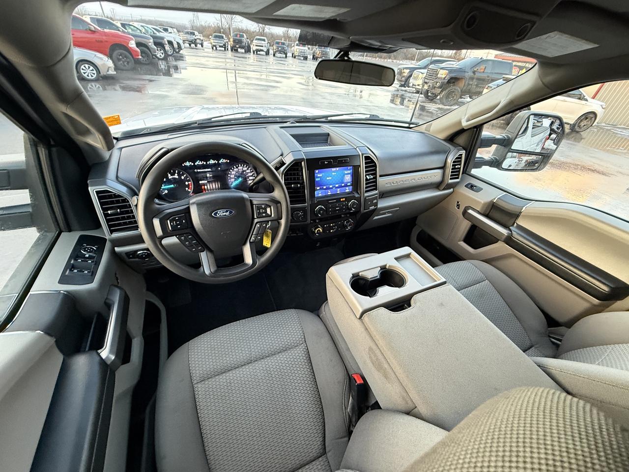 2022 Ford F-250 XLT 4WD Crew Cab GAS Photo