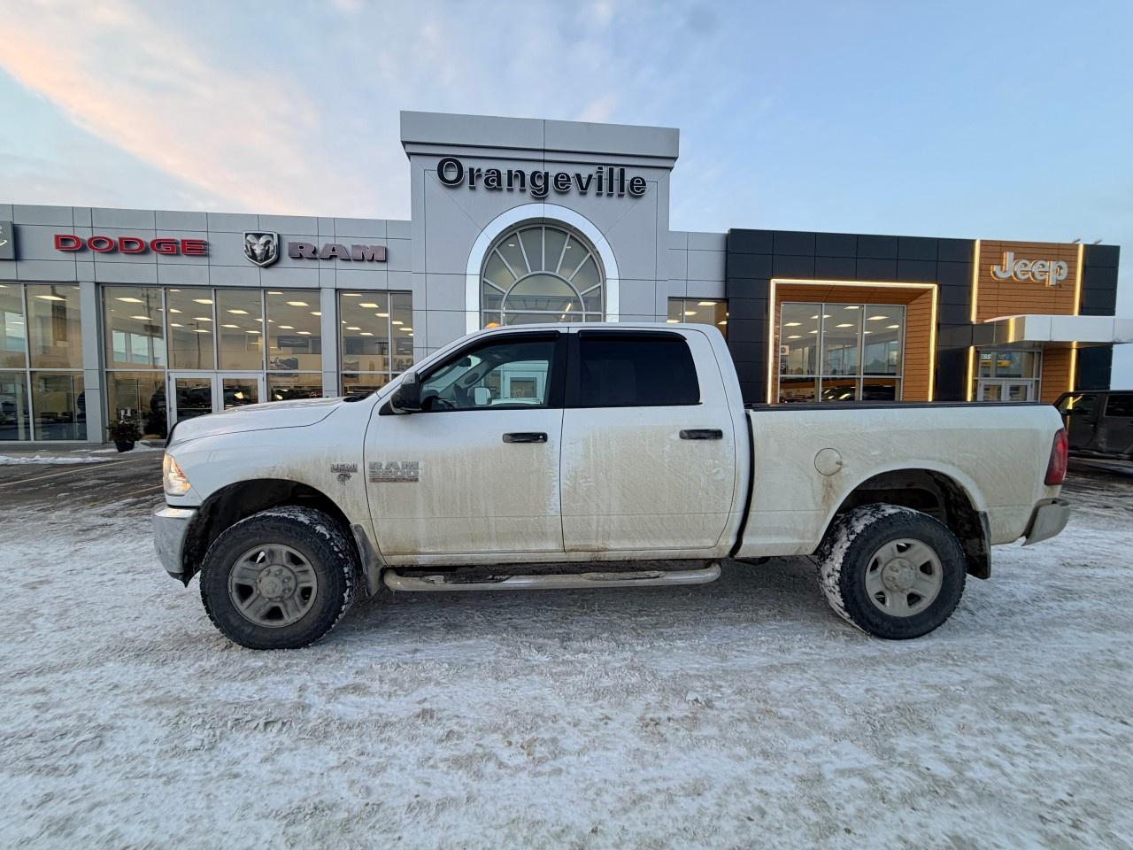 2016 RAM 2500 4WD Crew Cab 6.4 Ft Box SLT Photo3