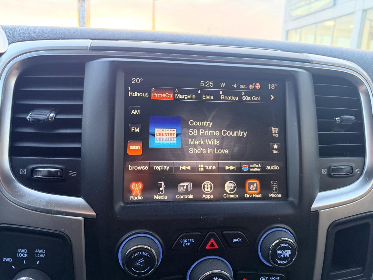 2016 RAM 2500 4WD Crew Cab 6.4 Ft Box SLT Photo