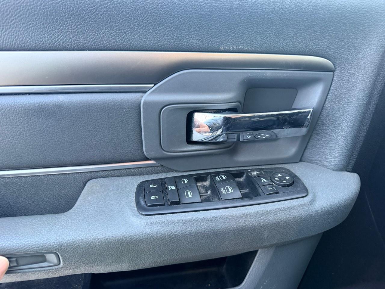 2016 RAM 2500 4WD Crew Cab 6.4 Ft Box SLT Photo