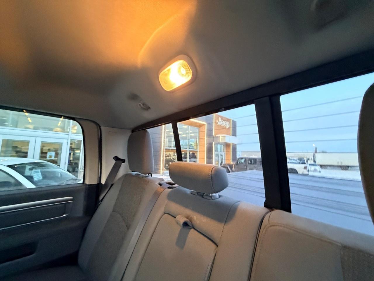 2016 RAM 2500 4WD Crew Cab 6.4 Ft Box SLT Photo