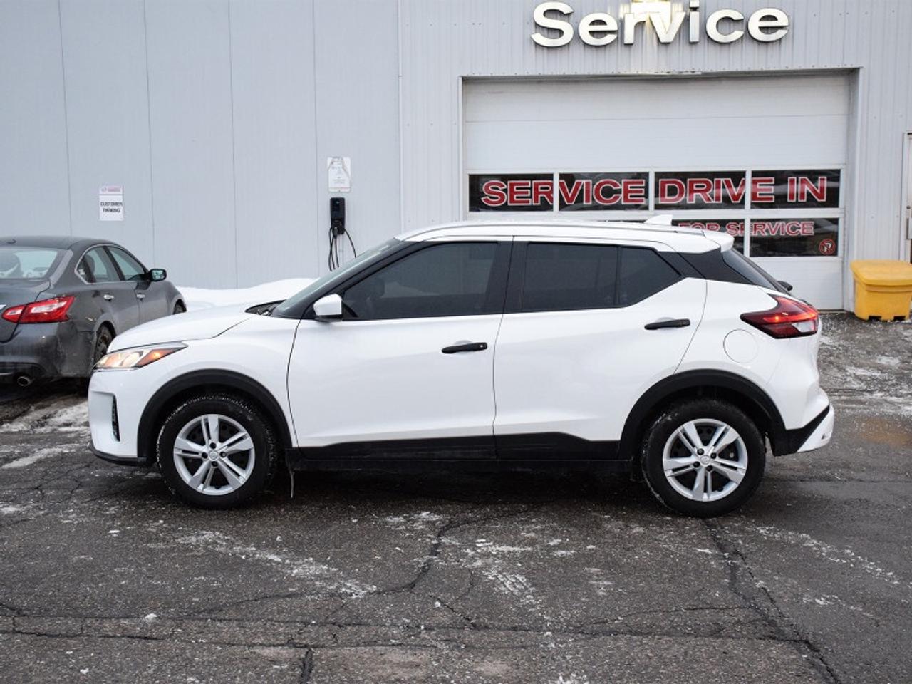 2023 Nissan Kicks S   Push Start   Cam   CarPlay   Android Auto Photo