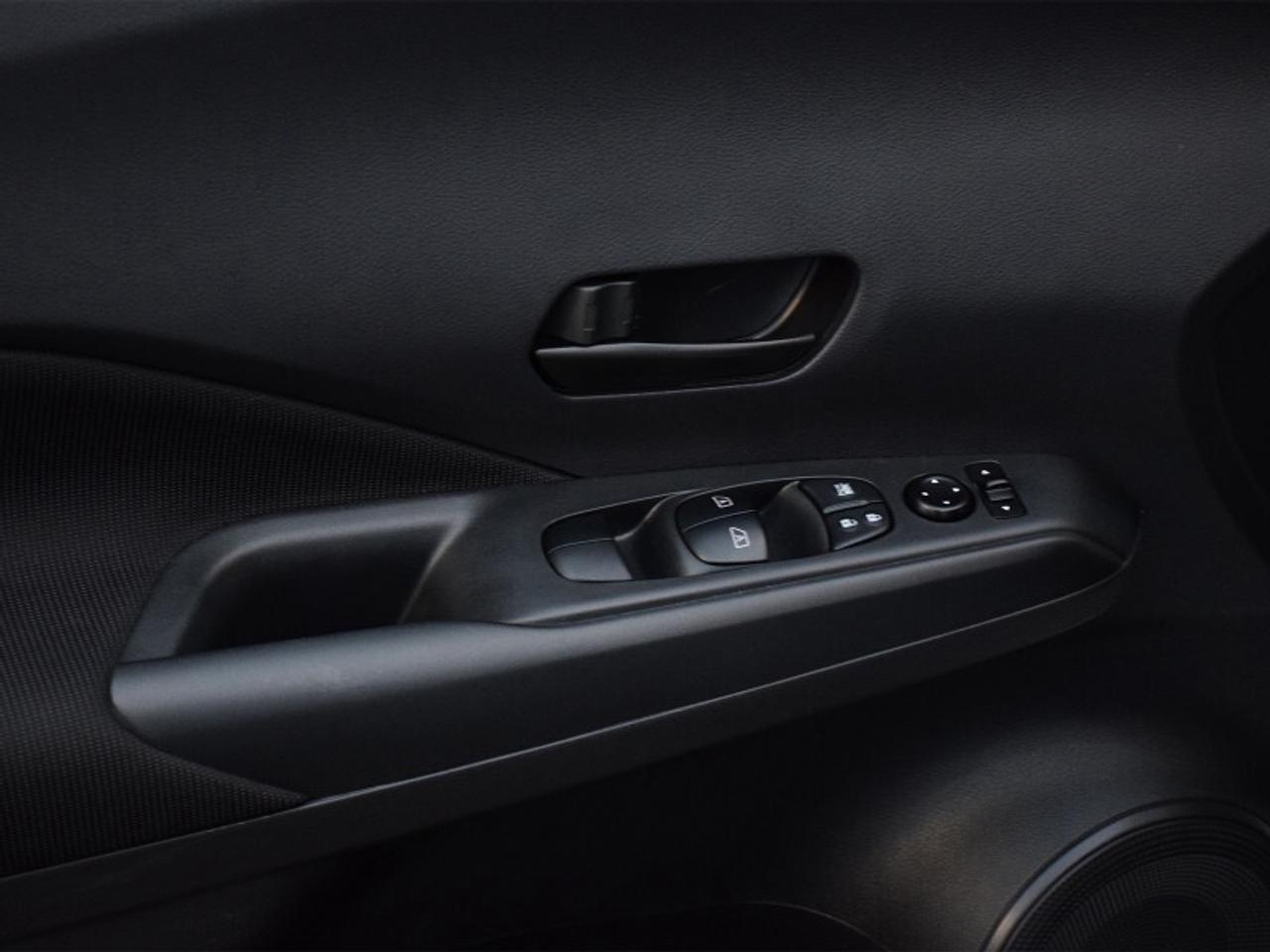 2023 Nissan Kicks S   Push Start   Cam   CarPlay   Android Auto Photo