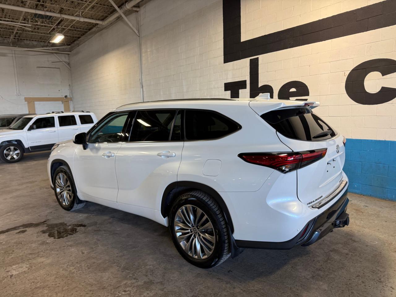 2022 Toyota Highlander Limited 4dr All-Wheel Drive Photo