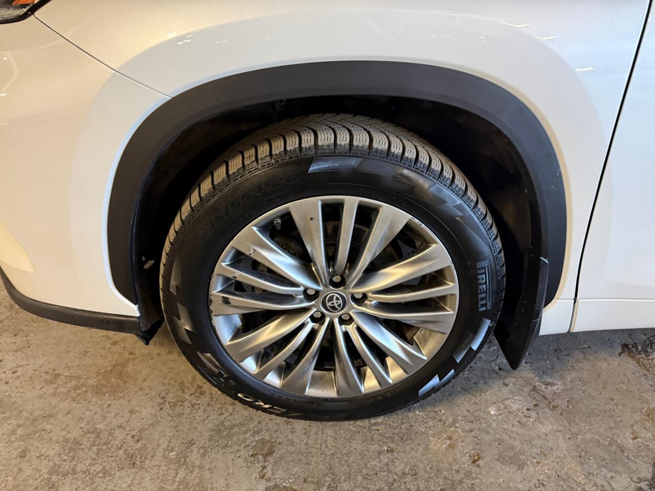 2022 Toyota Highlander Limited 4dr All-Wheel Drive Photo