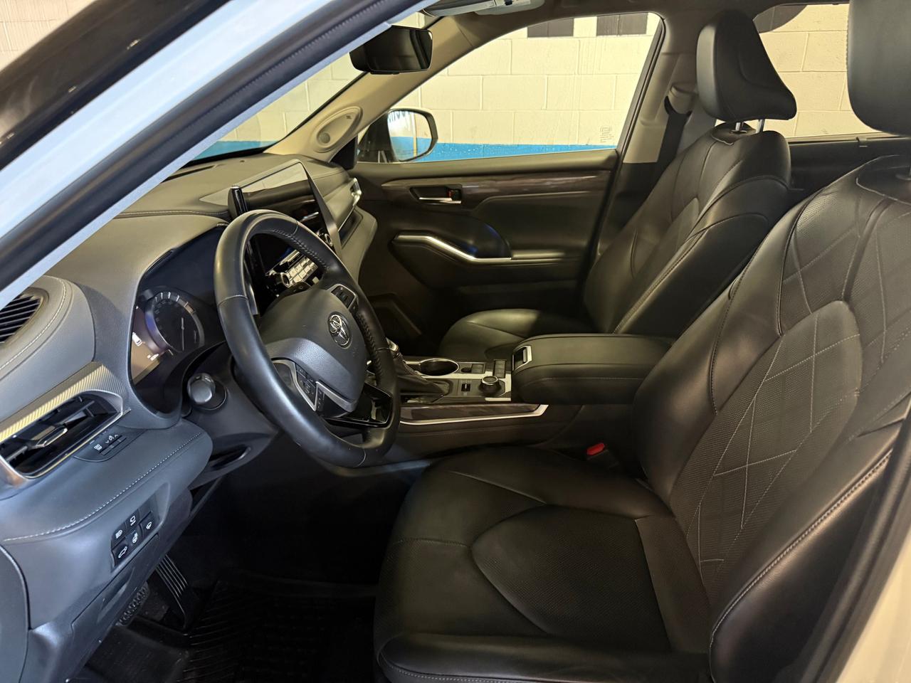 2022 Toyota Highlander Limited 4dr All-Wheel Drive Photo