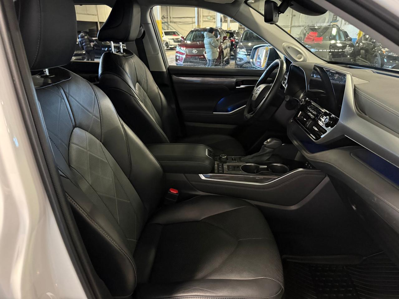 2022 Toyota Highlander Limited 4dr All-Wheel Drive Photo