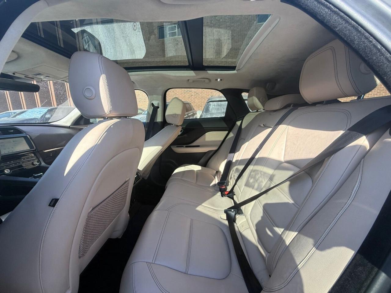 2019 Jaguar F-PACE 25T Prestige/ Clean Carfax/ Panoroof/NAVI/Leather/ Photo