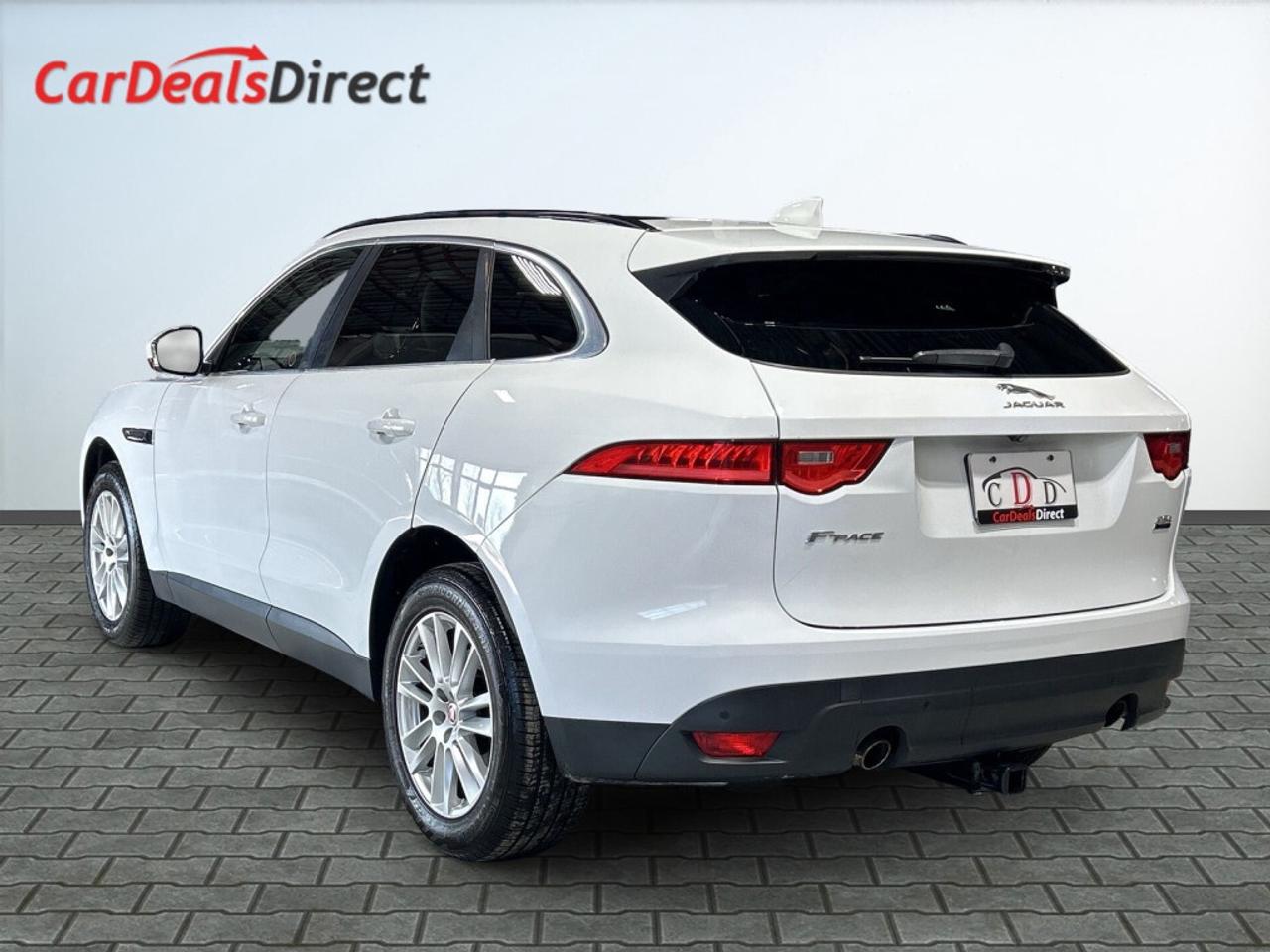 2019 Jaguar F-PACE 25T Prestige / Clean Carfax / Panoramic Roof / NAV Photo4