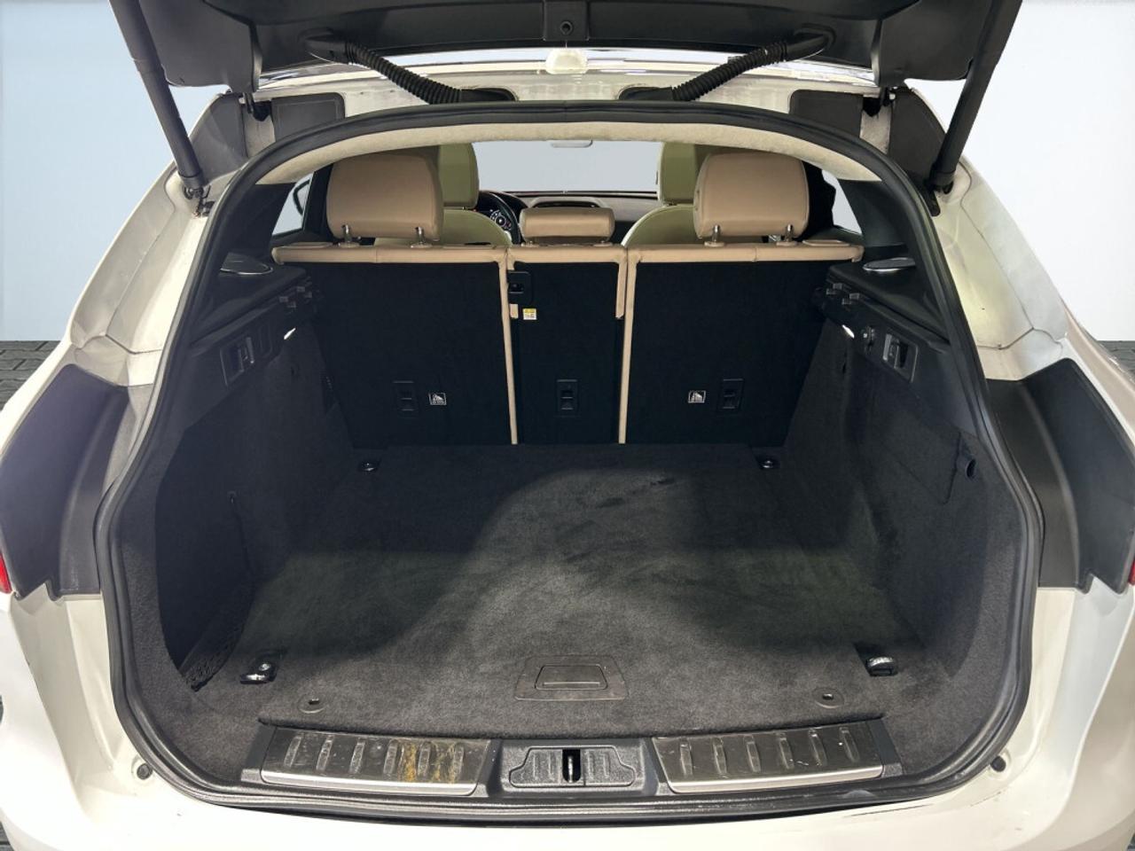 2019 Jaguar F-PACE 25T Prestige / Clean Carfax / Panoramic Roof / NAV Photo