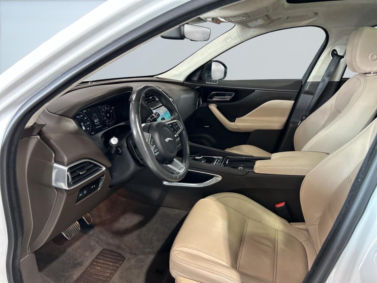 2019 Jaguar F-PACE 25T Prestige / Clean Carfax / Panoramic Roof / NAV Photo