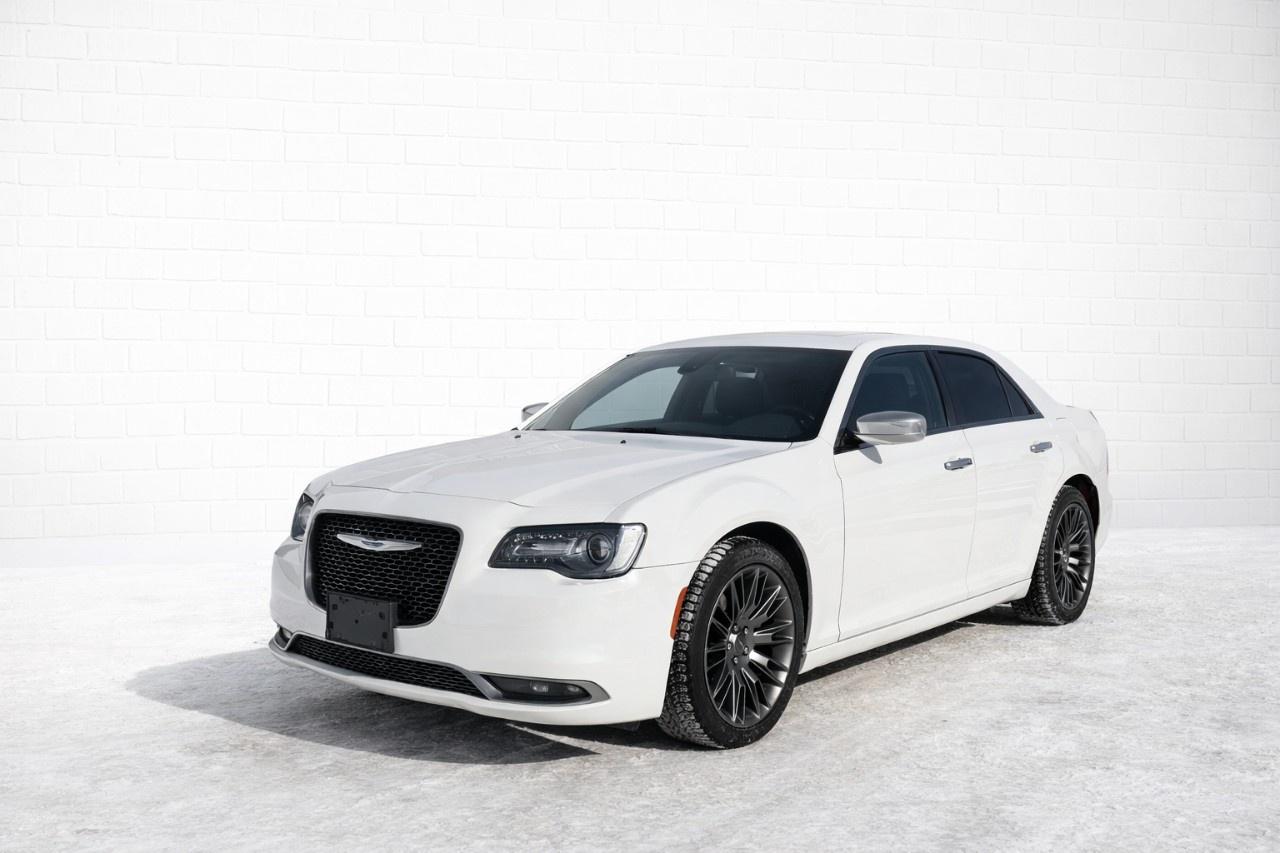 2017 Chrysler 300 4dr Sdn 300C Platinum RWD Photo0