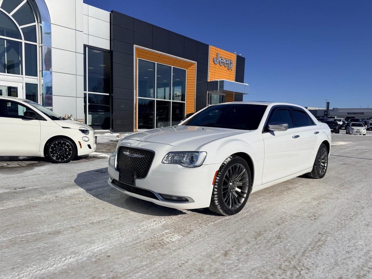 2017 Chrysler 300 4dr Sdn 300C Platinum RWD Photo