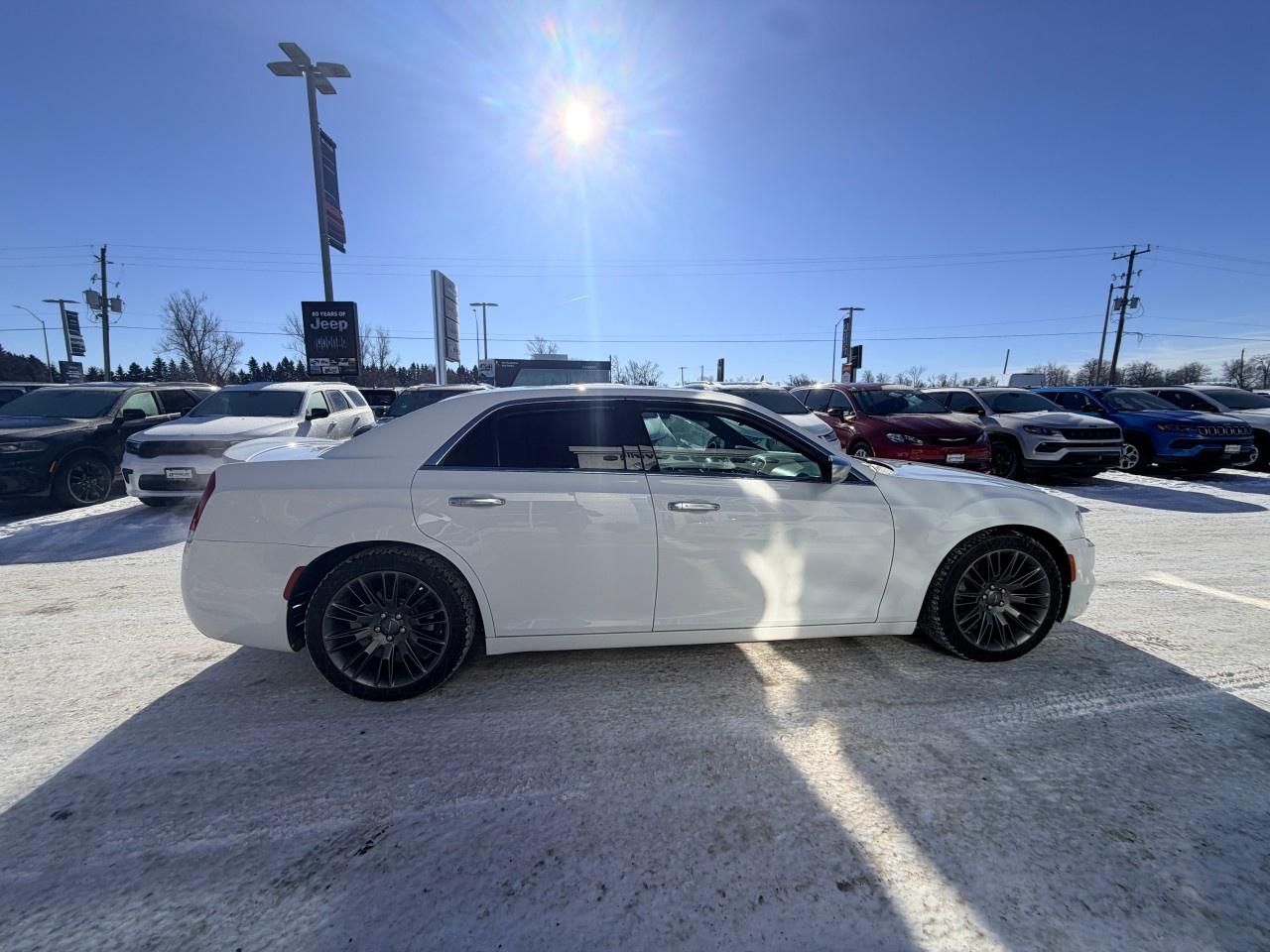 2017 Chrysler 300 4dr Sdn 300C Platinum RWD Photo