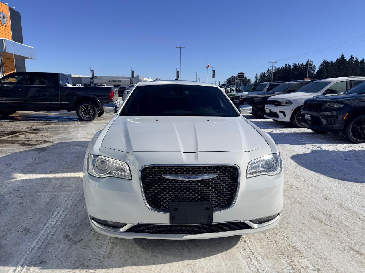 2017 Chrysler 300 4dr Sdn 300C Platinum RWD Photo