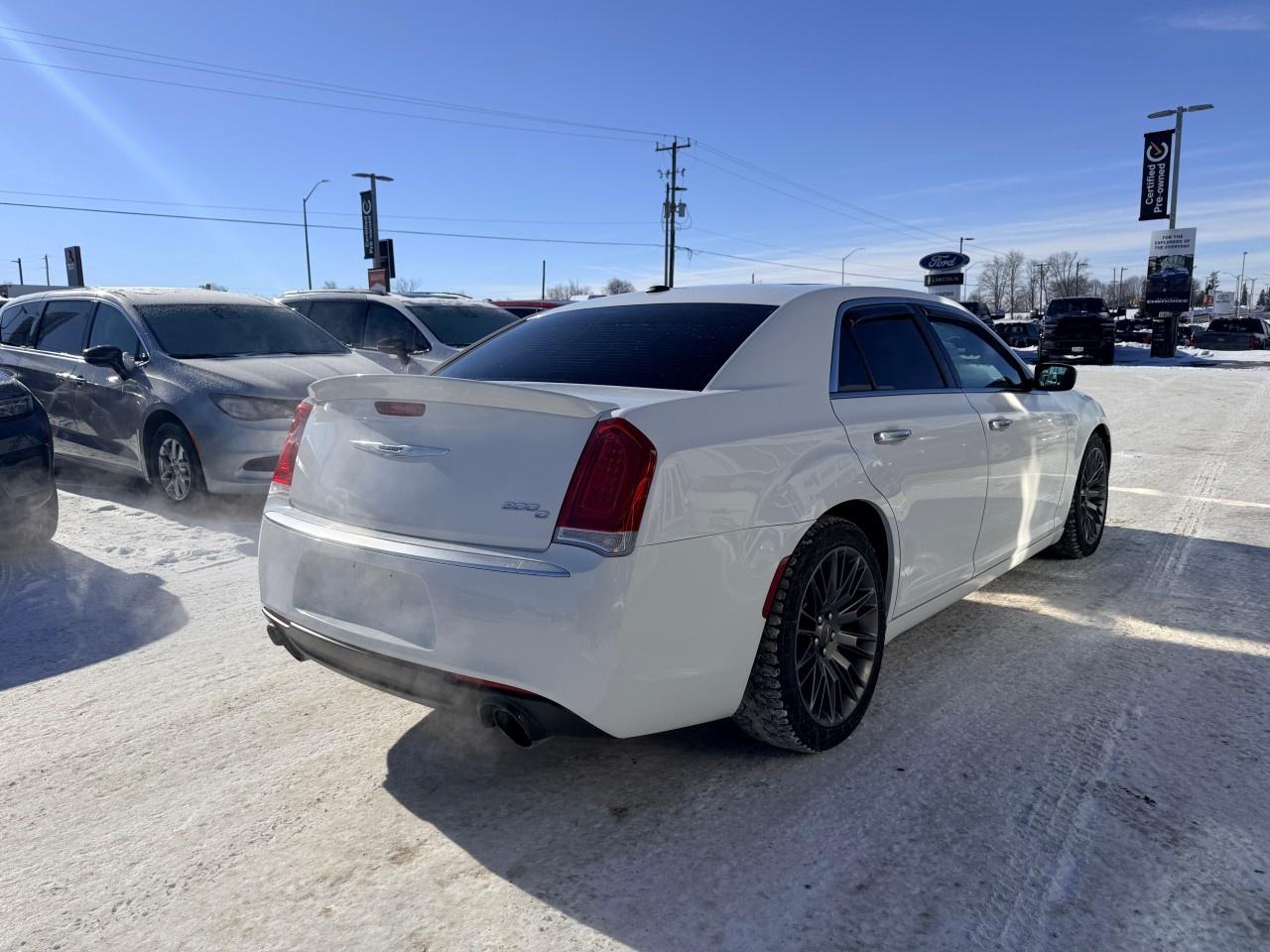 2017 Chrysler 300 4dr Sdn 300C Platinum RWD Photo