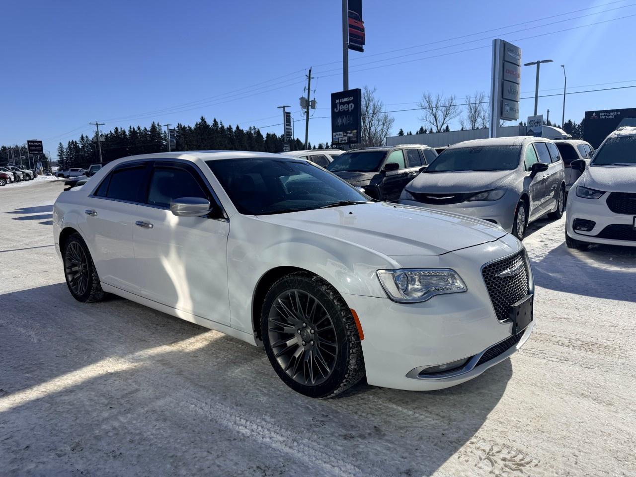2017 Chrysler 300 4dr Sdn 300C Platinum RWD Photo