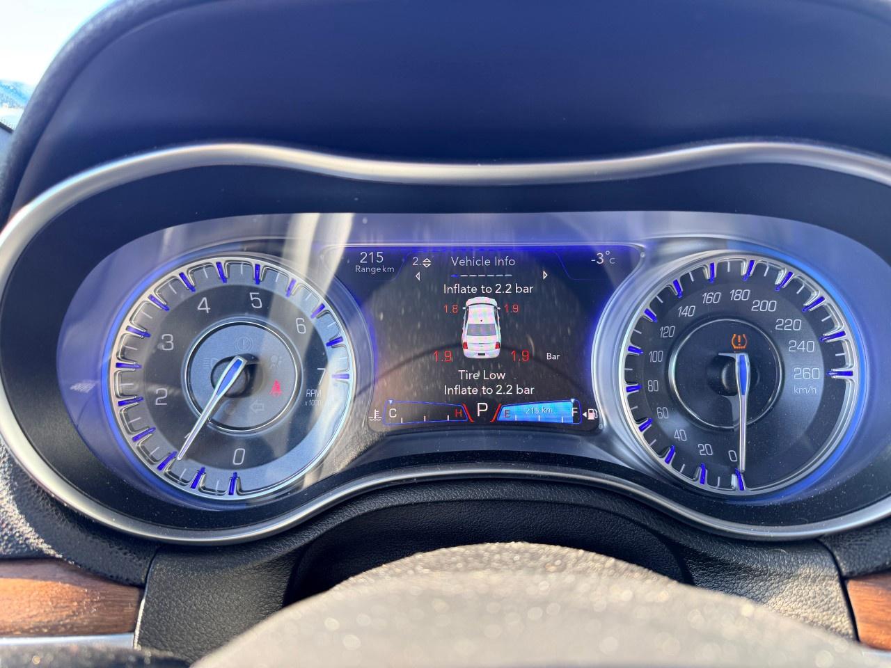 2017 Chrysler 300 4dr Sdn 300C Platinum RWD Photo