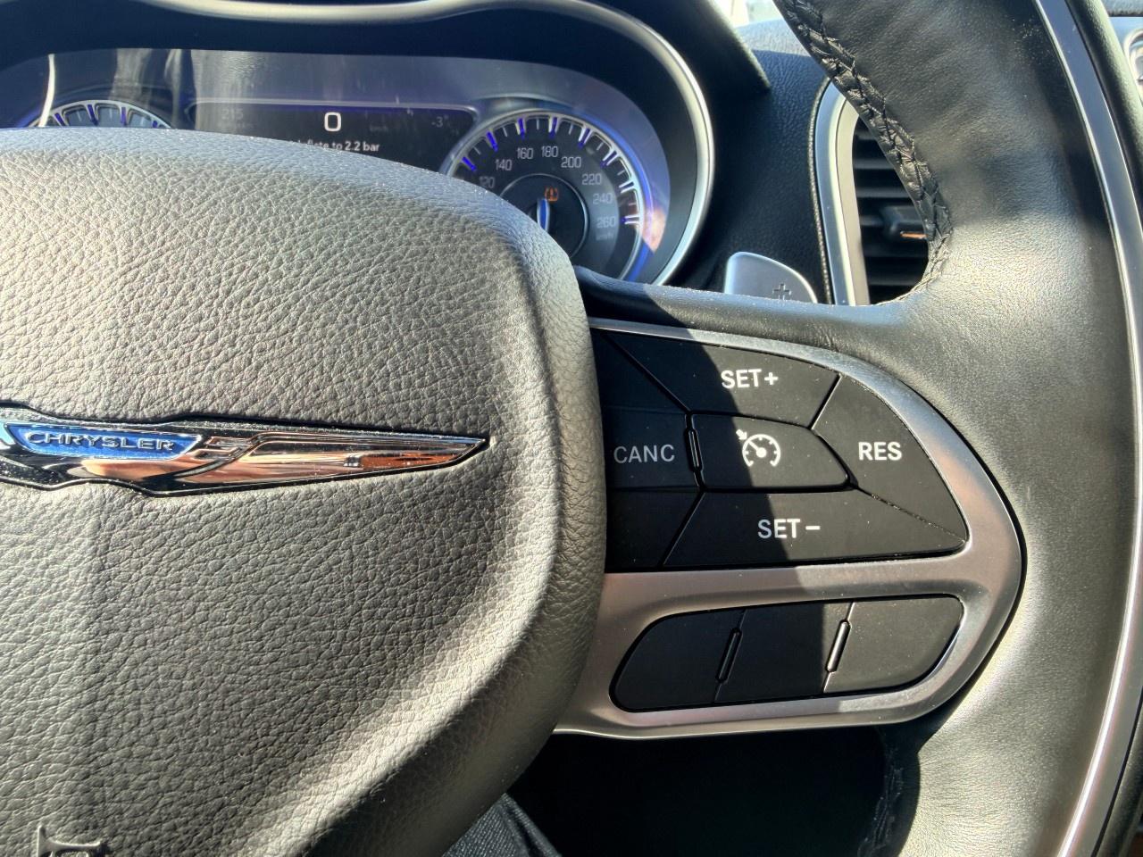 2017 Chrysler 300 4dr Sdn 300C Platinum RWD Photo