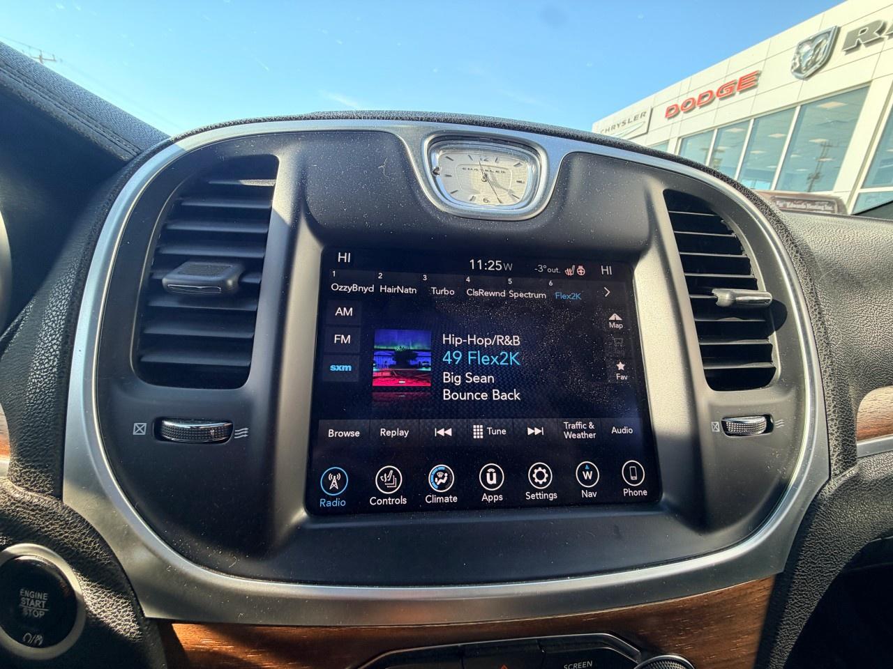 2017 Chrysler 300 4dr Sdn 300C Platinum RWD Photo