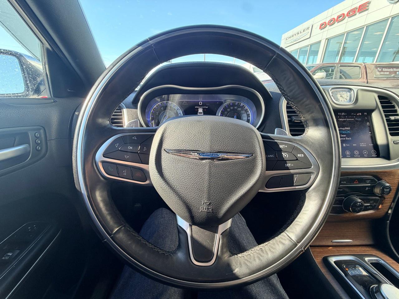 2017 Chrysler 300 4dr Sdn 300C Platinum RWD Photo