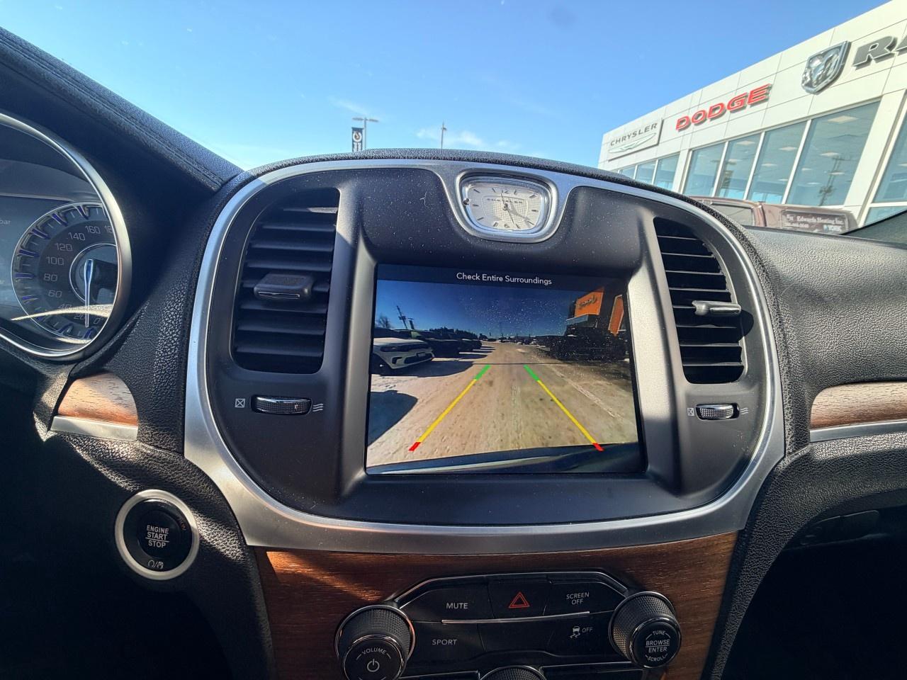 2017 Chrysler 300 4dr Sdn 300C Platinum RWD Photo