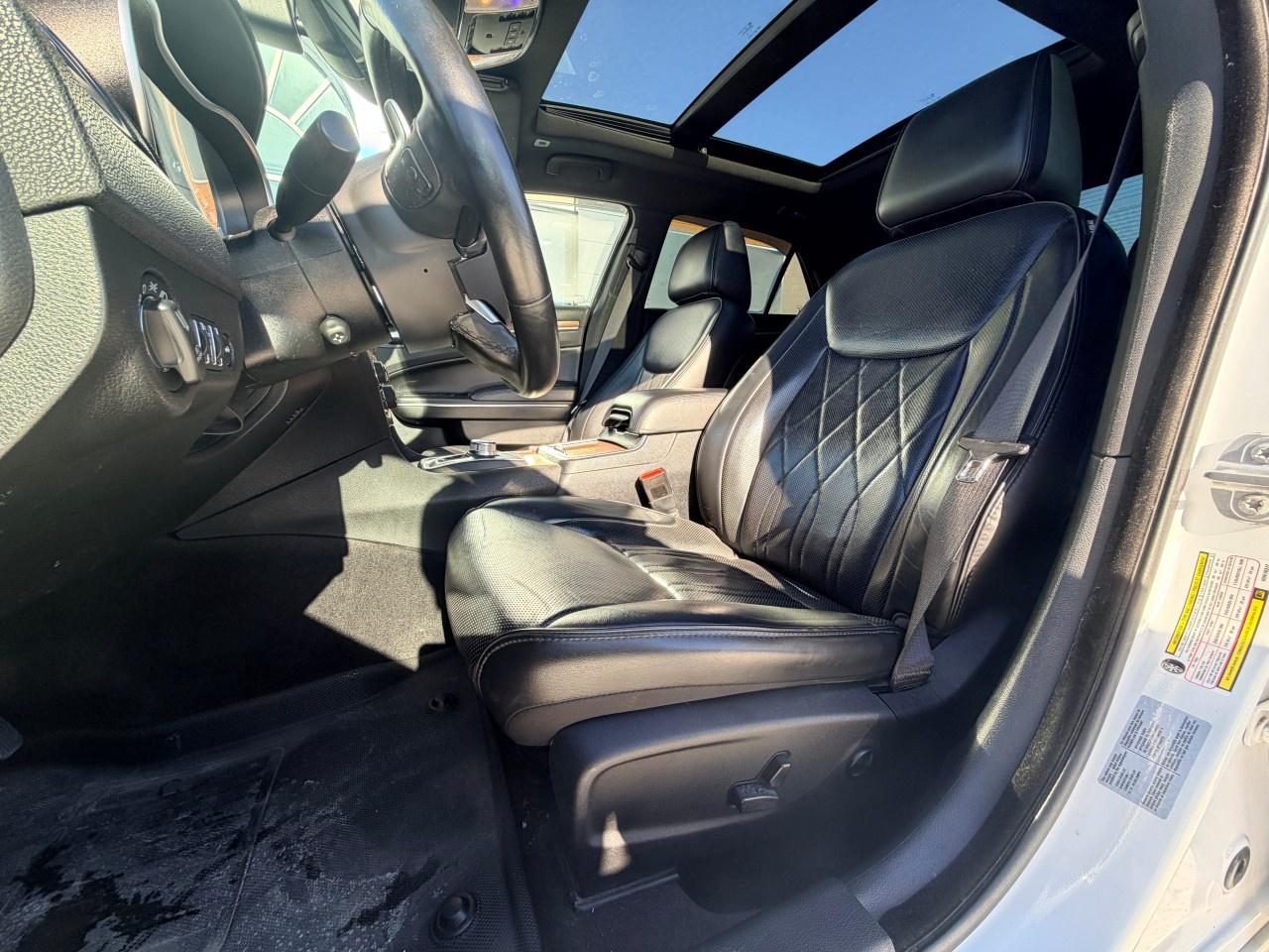 2017 Chrysler 300 4dr Sdn 300C Platinum RWD Photo